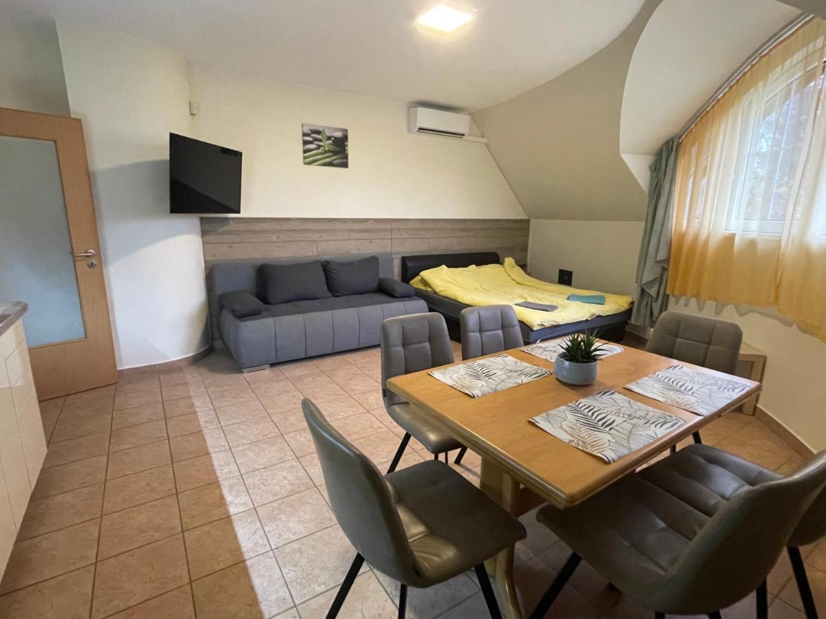 Künszler Apartmanház Zamárdi Esterno foto
