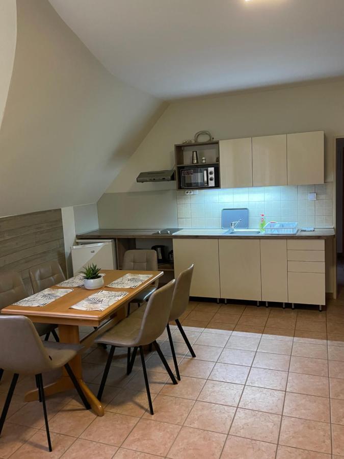 Künszler Apartmanház Zamárdi Esterno foto
