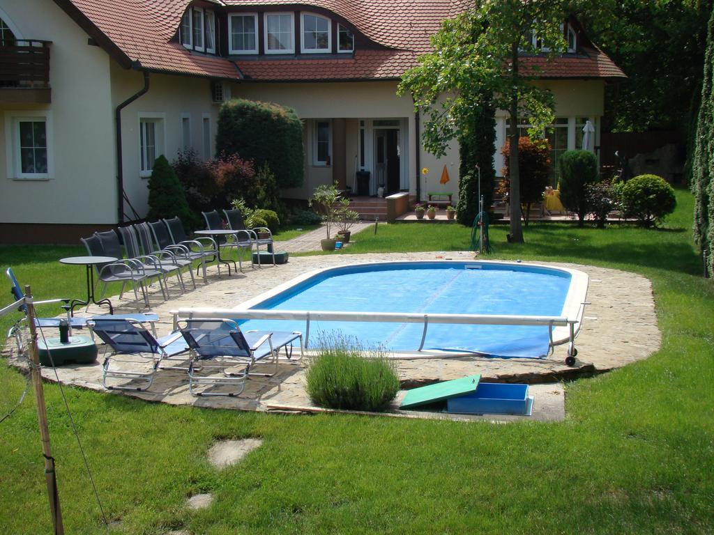 Künszler Apartmanház Zamárdi Esterno foto